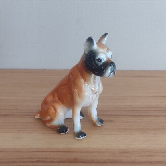Vintage Glazed Porcelain Boxer Sitting Dog Figurine Unmarked 3.5" - Picture 1 of 7